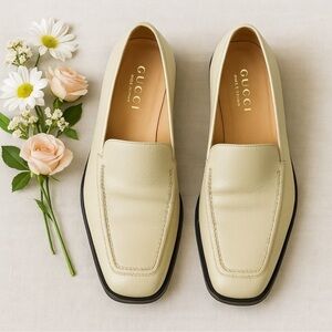 Vintage Gucci Women’s Ivory Leather Loafers – Size 5B – Made in Italy